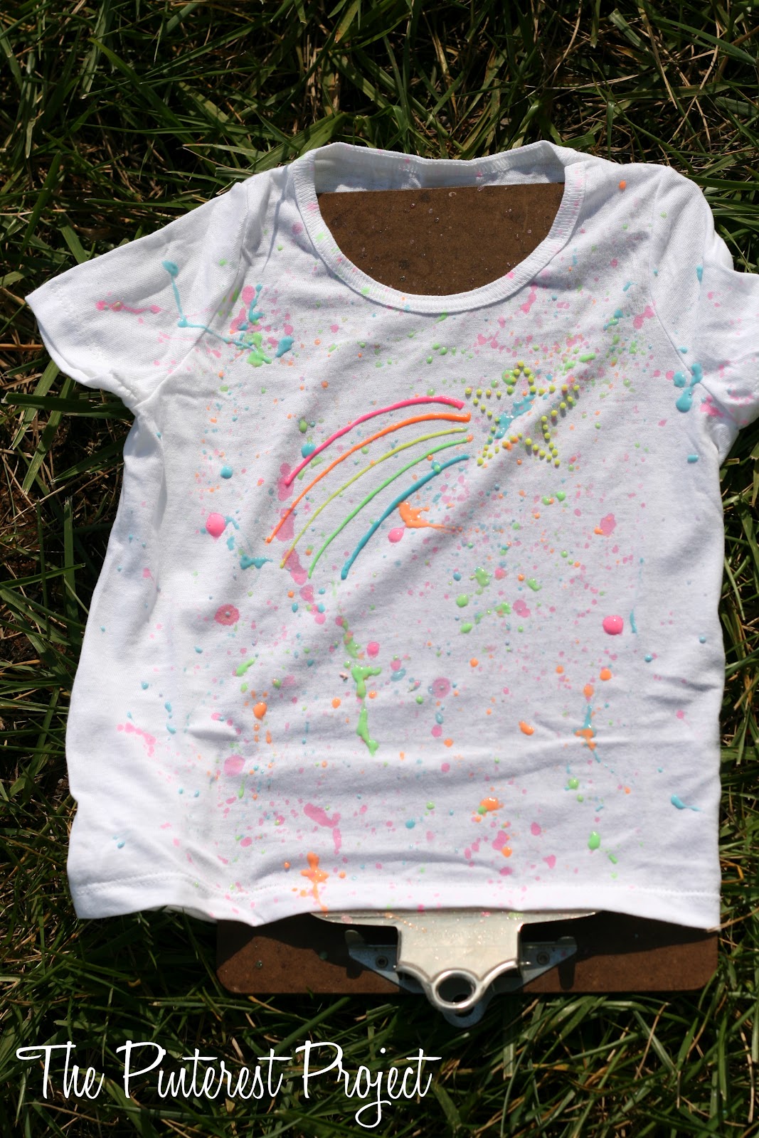 coloring shirt diy with puff paint 